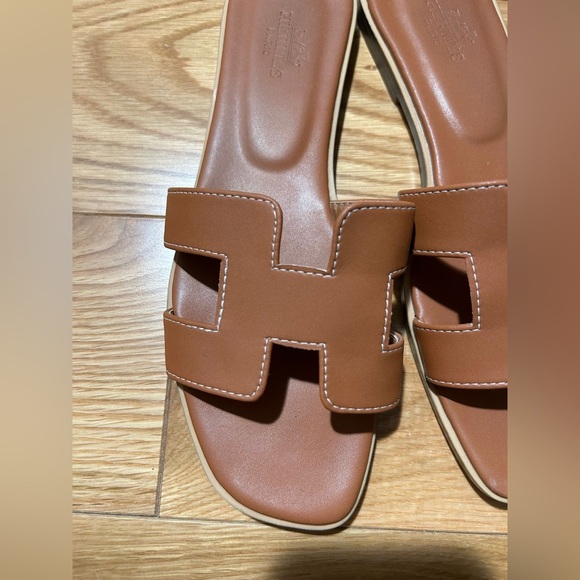 H Sandals - Picture 3 of 4
